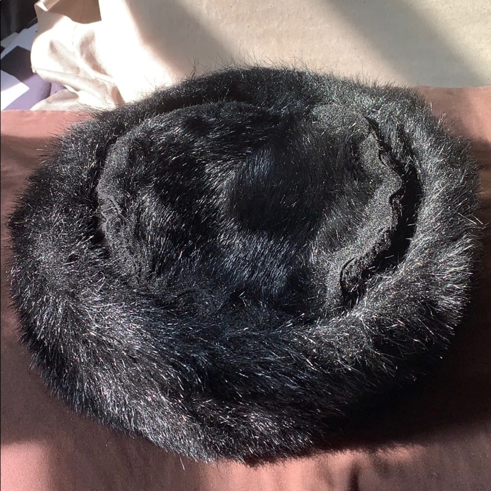 Faux fur and suede hat